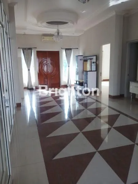 image RUMAH 2 LANTAI MANYAR SURABAYA SIAP HUNI AREA BISNIS ADA BEBERAPA KANTOR, DEKAT UNTAG (1)