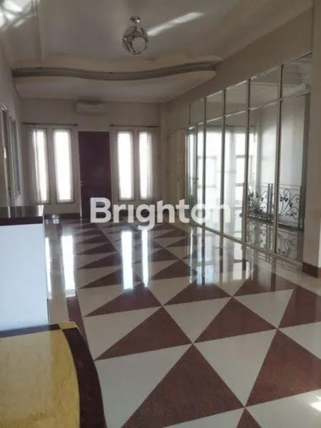 image RUMAH 2 LANTAI MANYAR SURABAYA SIAP HUNI AREA BISNIS ADA BEBERAPA KANTOR, DEKAT UNTAG (2)