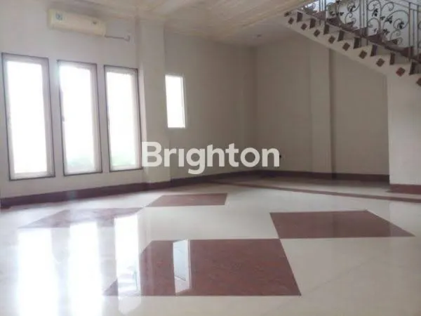 image RUMAH 2 LANTAI MANYAR SURABAYA SIAP HUNI AREA BISNIS ADA BEBERAPA KANTOR, DEKAT UNTAG (3)