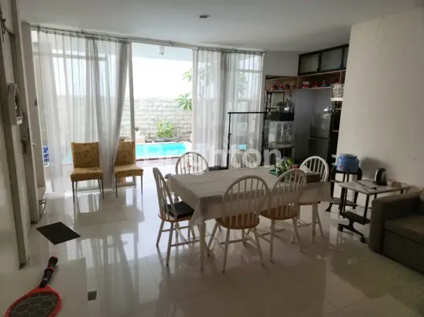 image  RUMAH DENGAN KOLAM RENANG DI CITRALAND SOMERSET DEKAT LAKARSANTRI, DEKAT GWALK, DEKAT MENGANTI  (3)