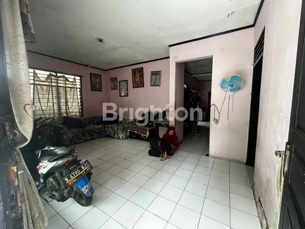 image RUMAH HOOK 2 LANTAI STRATEGIS KEBON JERUK JAKARTA BARAT  (3)
