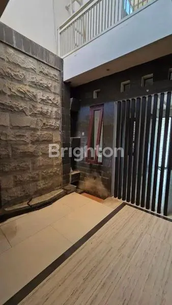 image RUMAH WISMA LIDAH KULON 2 LANTAI ROW JALAN LEBAR  (2)