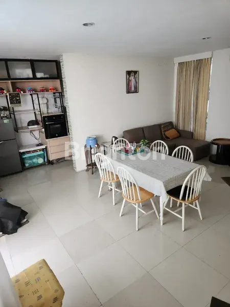 image RUMAH DENGAN KOLAM RENANG DI CITRALAND SOMERSET DEKAT LAKARSANTRI, DEKAT GWALK, DEKAT MENGANTI  (8)