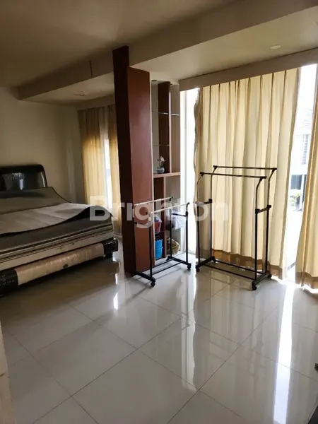 image RUMAH DENGAN KOLAM RENANG DI CITRALAND SOMERSET DEKAT LAKARSANTRI, DEKAT GWALK, DEKAT MENGANTI  (5)