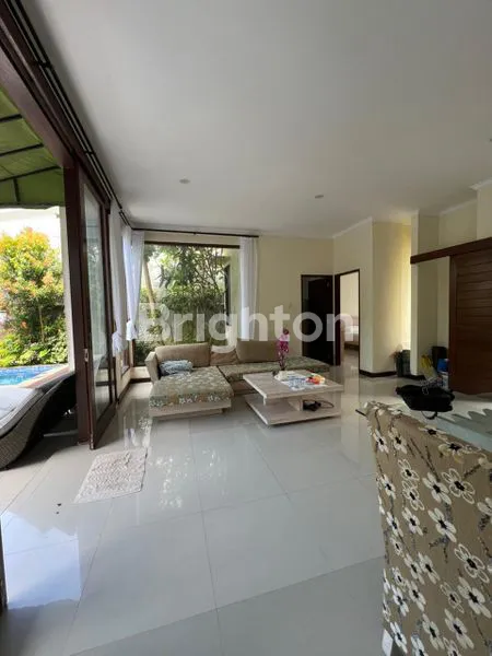 image VILLA MODERN KLASIK, 5 BR DI DREAM LAND (2)