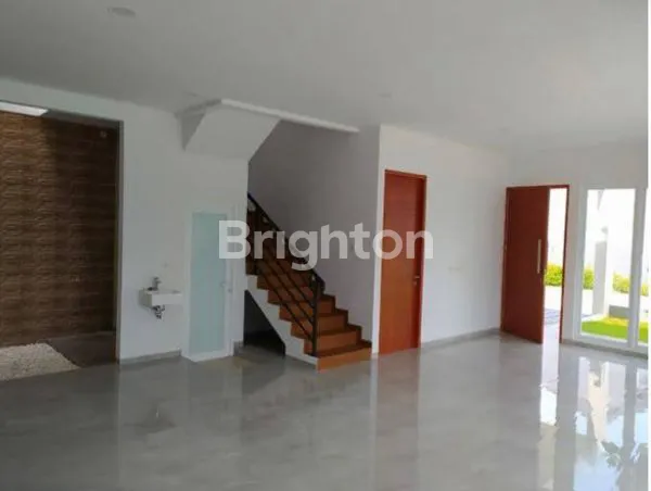 image RUMAH HOOK 2,5 LANTAI DI GRAHA NATURA, SIAP HUNI (2)