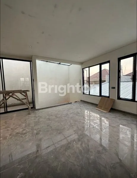 image RUMAH 2,5 LANTAI MINIMALIS  BARU GRESS DHARMAHUSADA DEKAT GALAXY MALL PAKUWON CITY WISMA PERMAI ITS MULYOSARI SUTOREJO KERTAJAYA INDAH MANYAR (2)