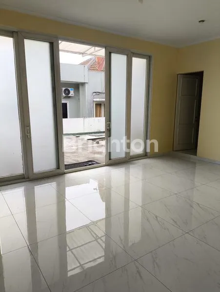 image RUMAH CLUSTER CRYSTAL GADING SERPONG, LT 203M², 3+3 KT KM (2)