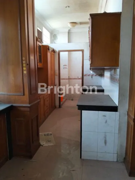 image RUKO 4 LANTAI SIAP HUNI DI JL SUTOMO (6)