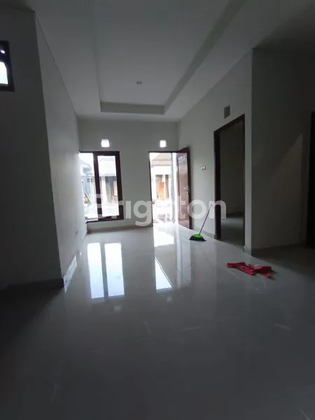 image RUMAH SIAP HUNI DI PERUMAHAN THE ROYAL GRIYA LOKA TABANAN (6)