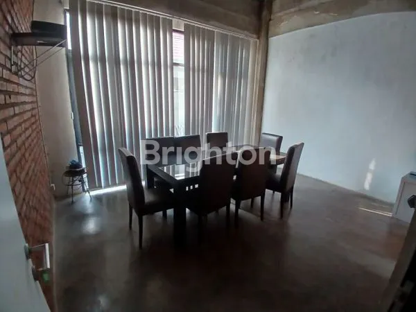 image INVESTASI STRATEGIS: RUMAH & KANTOR 2 LANTAI, SHM DI CISARANTEN (3)