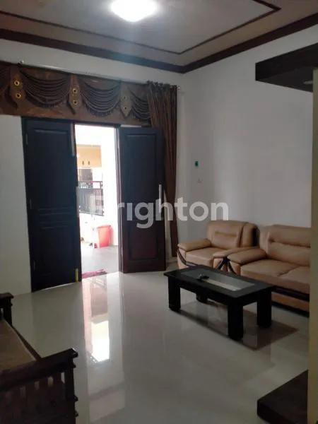 RUMAH MEWAH 2 LANTAI DI KOTA BATU