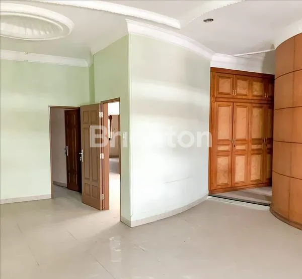 image DISEWAKAN RUMAH EX.CAFE DAERAH JALAN KAPTEN PATIMURA ( COCOK JUGA SEBAGAI KANTOR) (6)
