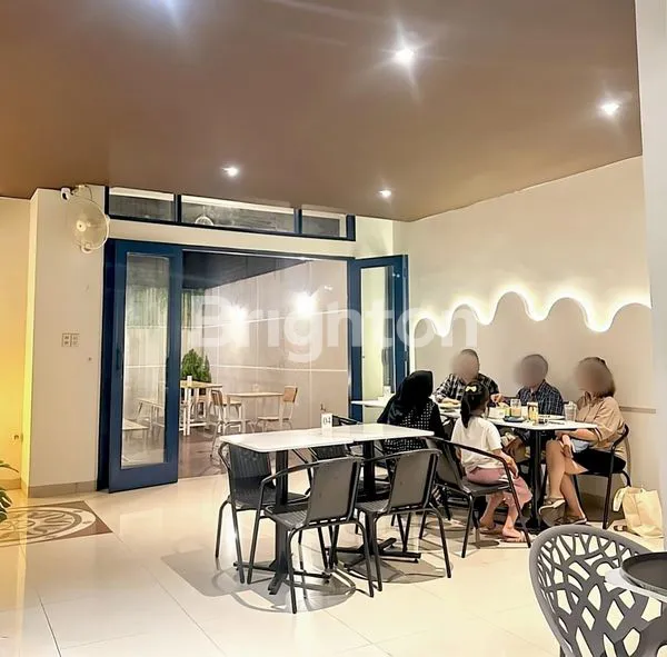 image DISEWAKAN RUMAH EX.CAFE DAERAH JALAN KAPTEN PATIMURA ( COCOK JUGA SEBAGAI KANTOR) (3)