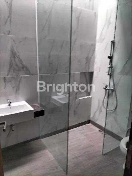 image RUMAH MEWAH 2 LANTAI DI ROYAL RESIDENCE, LT 135M² (4)