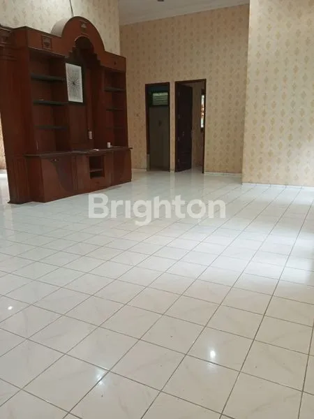 image RUMAH BESAR POJOK HALAMAN LUAS DI TENGAH KOTA SIDOARJO (5)
