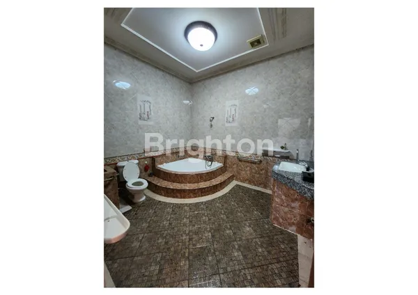 image DIJUAL RUMAH MEWAH 2 LANTAI DENGAN 2 ENSUITE ROOM DI TAMAN RATU (5)