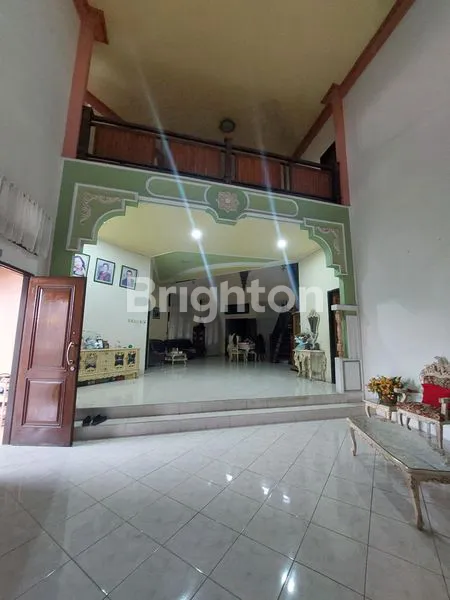 image DISEWAKAN RUMAH MEWAH 2 LANTAI DI KADRIE OENING SAMARINDA  (3)
