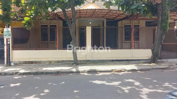 DIKONTRAKAN RUMAH BESAR, STRATEGIS. ANTAPANI, BANDUNG