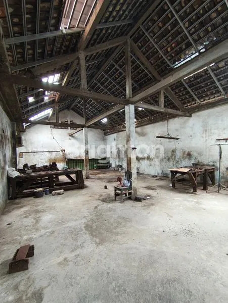 image RUMAH HITUNG TANAH LUAS 537M² DI GREMET (8)