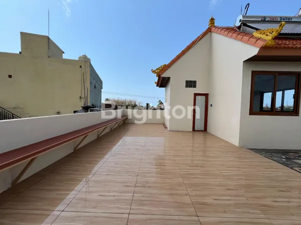 image LAHAN BAGUS SELUAS 36,6 ARE DENGAN BONUS VILLA BESAR DAN MEGAH. BERLOKASI DI PINGGIR JALAN UTAMA DHARMAWANGSA NUSA DUA. (5)