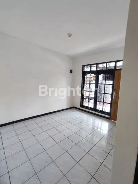 RUMAH DISEWAKAN SIAP HUNI, BERSIH, 3 KAMAR TIDUR, 2 KAMAR MANDI, MARGAHAYU RAYA, BANDUNG