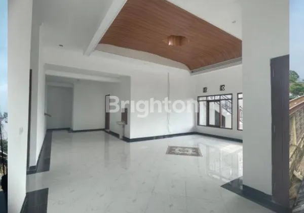 image DIJUAL RUMAH LUAS 2 LANTAI BISA UNTUK GUDANG YANG LANTAI 1 AREA RANDUAGUNG SINGOSARI KABUPATEN MALANG SELANGKAH KE TOL LAWANG FREE BIAYA PAJAK PAJAK DITANGGUNG PEMILIK (2)