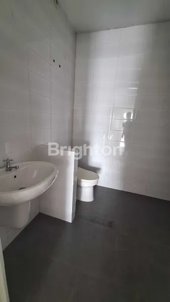 image RUKO 3 LANTAI SIAP HUNI, LOKASI ELITE (6)