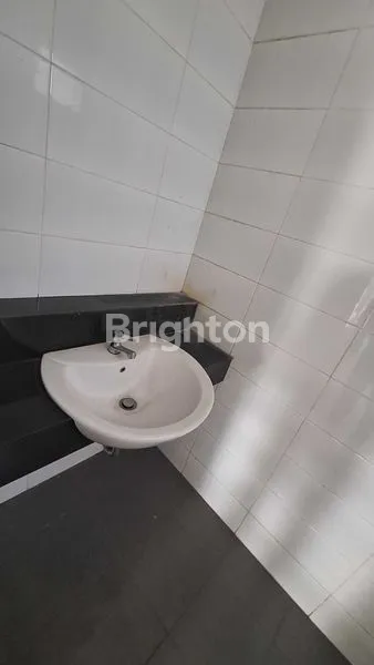 image RUKO 3 LANTAI SIAP HUNI, LOKASI ELITE (3)