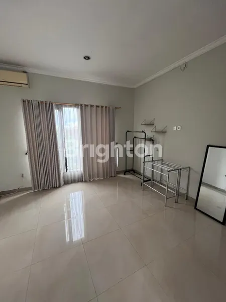 image DISEWAKAN TAHUNAN : VILLA FULL-FURNISHED HADAP SELATAN DI RAYA GADON KEROBOKAN! (4)