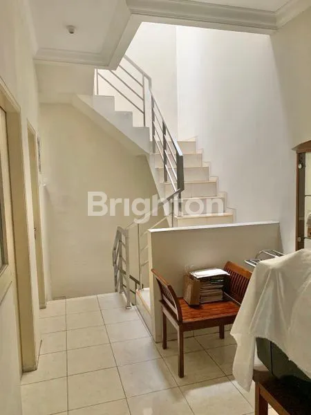 image RUMAH 3 LANTAI ROW 1 MOBIL TERAWAT RAPI SIAP HUNI DI TANJUNG DUREN (4)