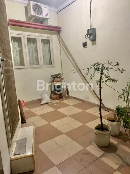 image RUMAH 3 LANTAI ROW 1 MOBIL TERAWAT RAPI SIAP HUNI DI TANJUNG DUREN (5)