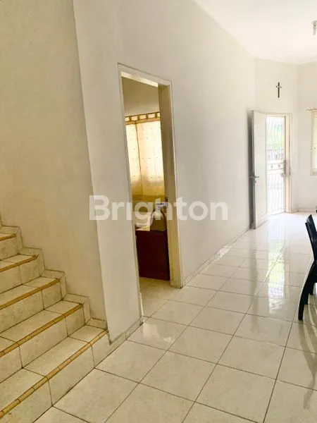 image RUMAH 3 LANTAI ROW 1 MOBIL TERAWAT RAPI SIAP HUNI DI TANJUNG DUREN (6)