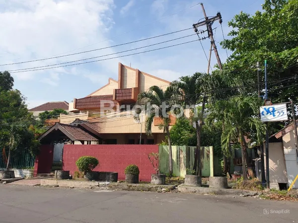 image JUAL / SEWA RUMAH DI DARMO PERMAI TIMUR  TEMPAT STRATEGIS DEKAT PUSAT KULINER, PERKANTORAN DAN PERUMAHAN , COCOK UNTUK TEMPAT USAHA / KANTOR / RESTO / KAFE  (1)
