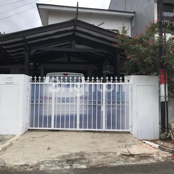 RUMAH KALIBATA INDAH 8 KAMAR TIDUR ADA KOLAM RENANG PANCORAN JAKARTA SELATAN