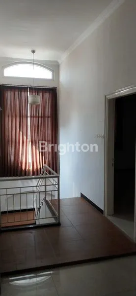 image RUNGKUT ASRI RUMAH 2LANTAI SIAP HUNI DEKAT RAYA LOKASI PERUMAHAN BISA NEGO (2)