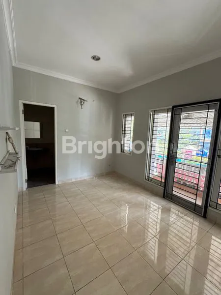 image DIJUALL RUMAH LOKASI STRATEGIS JAKARTA BARAT (6)
