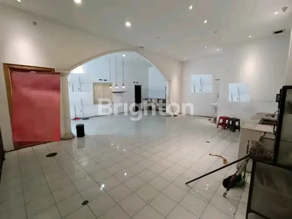 image RUMAH USAHA LOKASI STRATEGIS DI PUCANG ANOM COCOK UNTUK DEPOT DLL (4)