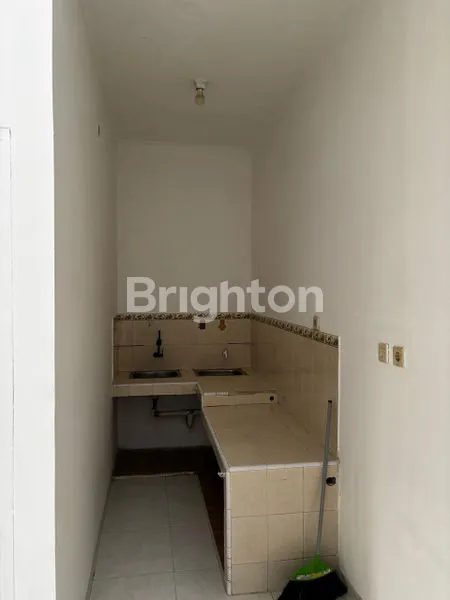 image RUMAH 1,5 LANTAI SIAP HUNI DI DE LATINOS BSD (6)