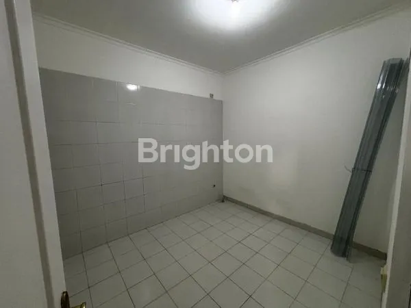 image RUMAH 1,5 LANTAI SIAP HUNI DI DE LATINOS BSD (5)