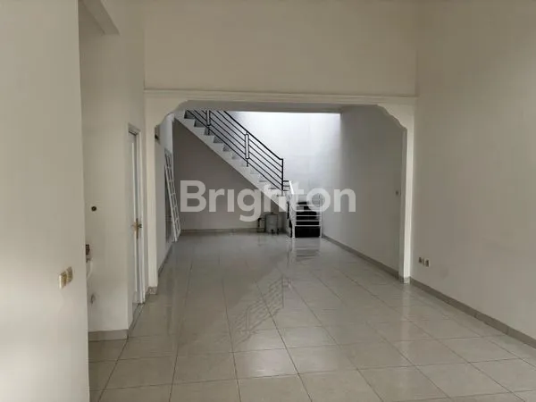 image RUMAH 1,5 LANTAI SIAP HUNI DI DE LATINOS BSD (7)