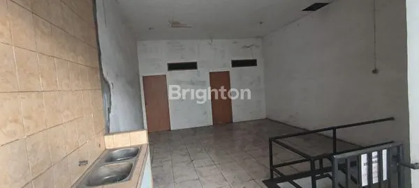 image RUKO STRATEGIS 2 LANTAI DI JL. SUDIRMAN, DEKAT PASAR KLOJEN (3)