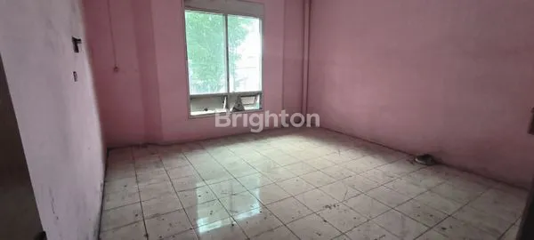 image RUKO STRATEGIS 2 LANTAI DI JL. SUDIRMAN, DEKAT PASAR KLOJEN (4)