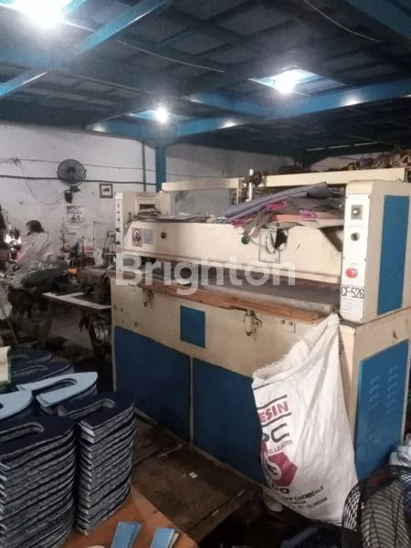 image PABRIK SEPATU AKTIF DI PERGUDANGAN TANRISE SIDOARJO BESERTA MESINNYA, SIAP KPG (1)