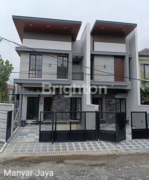image RUMAH GRESS DI JLN UTAMA 2 LANTAI MINIMALIS ROW 4 MOBIL UNDER 2M MASIH NEGO, DEKAT MERR GALAXY MALL, KLAMPIS, TENGAH KOTA (1)