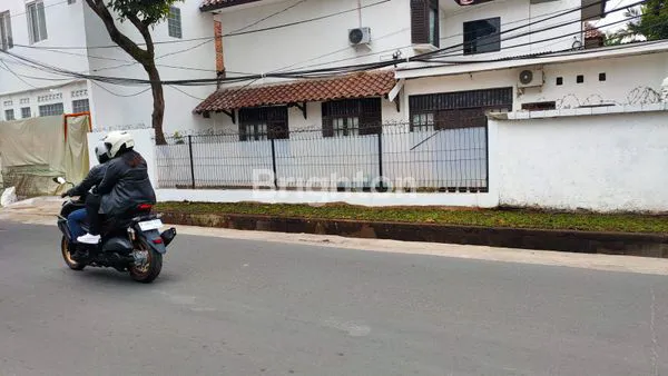 image RUMAH MEGAH SEMI FURNISHE DI BINTARO PONDOK RANJI TANGERANG SELATAN CIPUTAT (2)