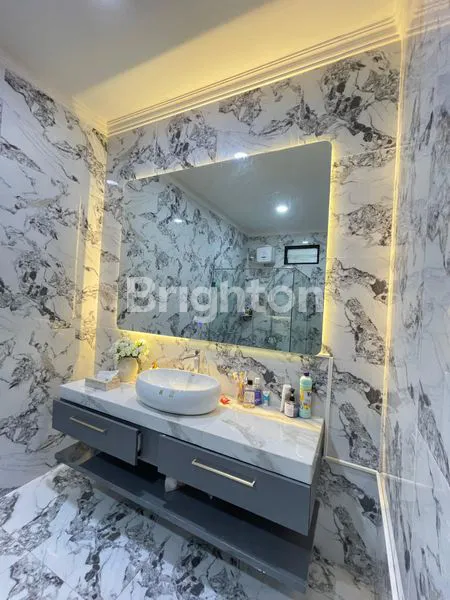 image RUMAH MEWAH FULL FURNISHED  DENGAN PRIVATE POOL DI SERPONG UTARAL (8)