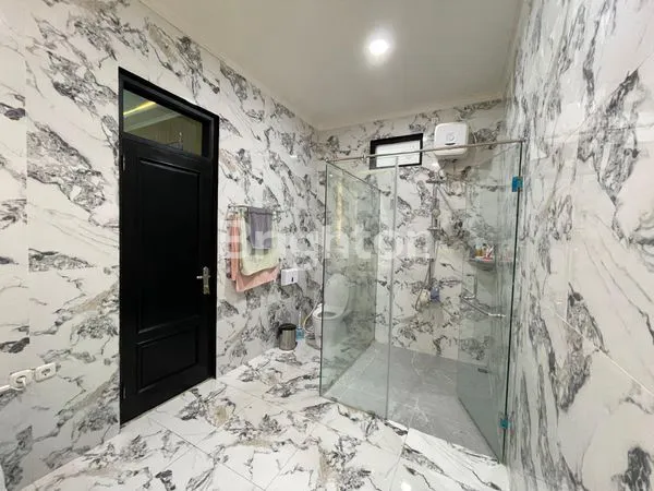 image RUMAH MEWAH FULL FURNISHED  DENGAN PRIVATE POOL DI SERPONG UTARAL (2)