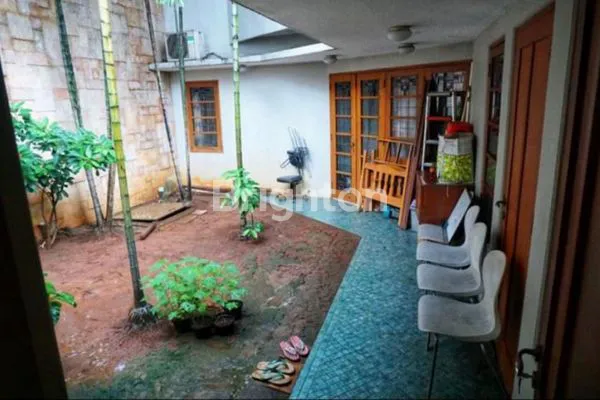 image FOR SALE LUXURY HOUSE IN GONDANGDIA, MENTENG  JAKARTA (8)