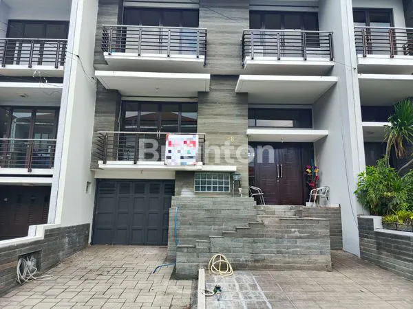 RUMAH MEWAH DI SUDIRMAN TOWNHOUSE